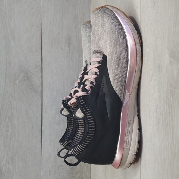 Brooks Womens Ricochet Athletic Running Sneakers shoes sz 9.5 Medium B - Picture 2 of 13